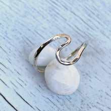 Load image into Gallery viewer, Sterling silver wave ring
